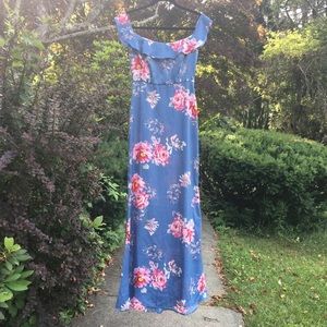Floral patterned off-the-shoulder maxi dress